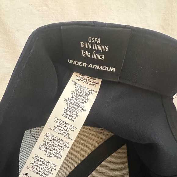 Under Armour Cap - Picture 4 of 4